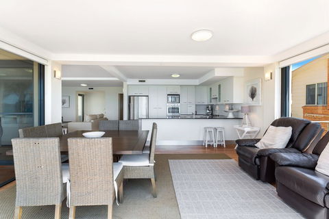 Wanda Beach Unit 2 / 197 Soldiers Point Road - New South Wales Tourism  3