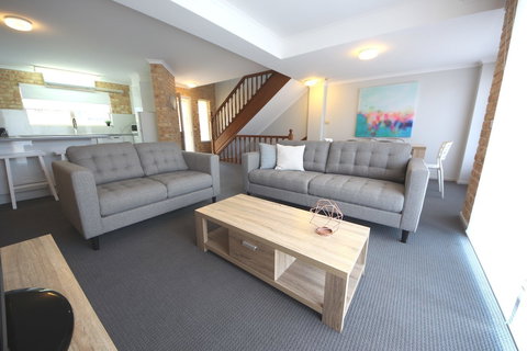 Ocean Shores Unit  No 4 - New South Wales Tourism  3