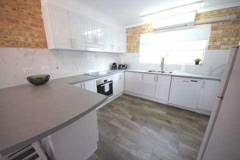 Ocean Shores Unit  No 4 - New South Wales Tourism  2