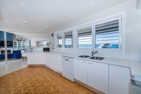 Waterfront Wonderland Foreshore Drive 41 - New South Wales Tourism  2