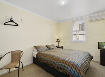 Newport Home Stay And Lodge - New South Wales Tourism  0