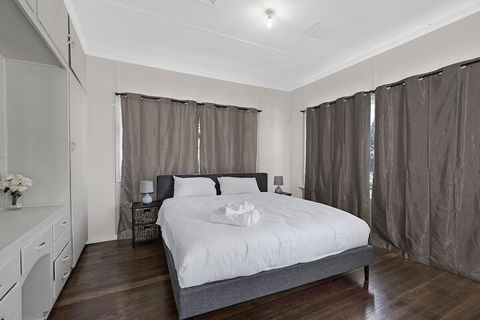 EJ Homes At The Entrance - New South Wales Tourism  6