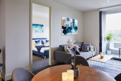 Apt Walking Distance To MCG & Epworth Hospital - New South Wales Tourism  0