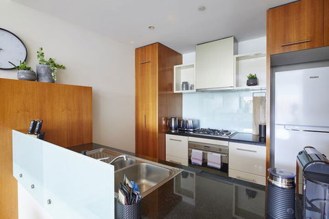 Apt Walking Distance To MCG & Epworth Hospital - New South Wales Tourism  7