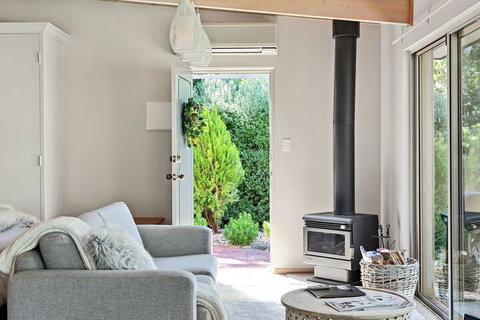 Adelaide Hills Retreats - New South Wales Tourism  5