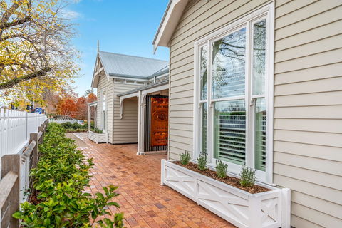 Grandview Accommodation - The Elm Tree Apartments - New South Wales Tourism  3