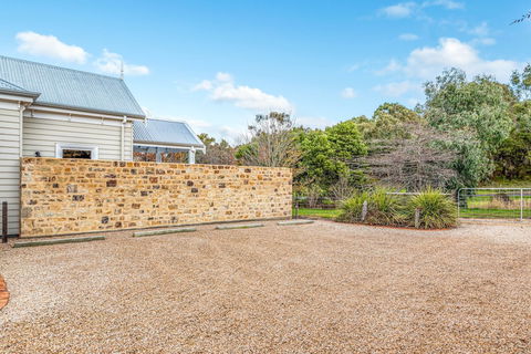 Grandview Accommodation - The Elm Tree Apartments - New South Wales Tourism  2