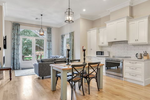 Grandview Accommodation - The Elm Tree Apartments - New South Wales Tourism  4