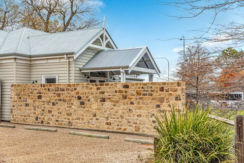 Grandview Accommodation - The Elm Tree Apartments - New South Wales Tourism  0