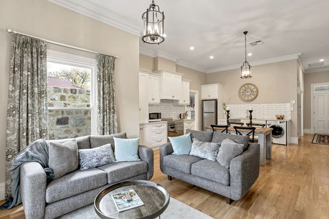 Grandview Accommodation - The Elm Tree Apartments - New South Wales Tourism  5