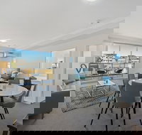 Modern and Spacious Resort-Style Home - New South Wales Tourism 