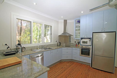 Popes Beach House Getaway - New South Wales Tourism  6