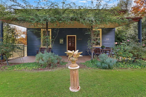 Blue Wren Cottage 3 Bedroom 2 Bath - New South Wales Tourism  1