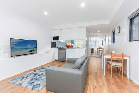 Balmain Modern Apartments - New South Wales Tourism  5