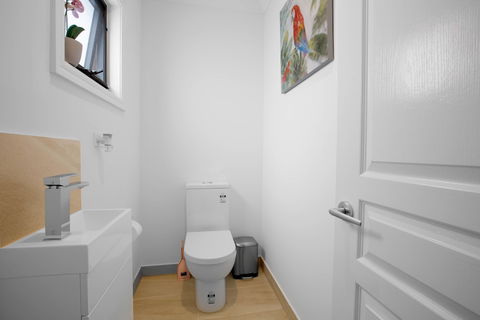AUJOY 3 Bed Townhouse Burwood 1 - New South Wales Tourism  4