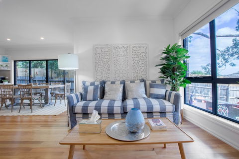 AUJOY 3 Bed Townhouse Burwood 1 - New South Wales Tourism  5