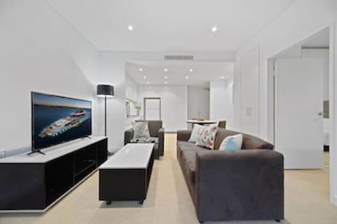 Peaceful Water Side Retreat With Huge Courtyard - New South Wales Tourism  0