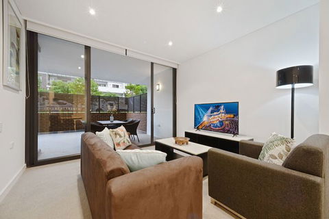 Peaceful Water Side Retreat With Huge Courtyard - New South Wales Tourism  3
