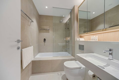 New Luxury Apartment Walking To Shops & Cinema - New South Wales Tourism  1