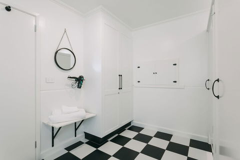 Deco Beach Luxury Apartments - New South Wales Tourism  4