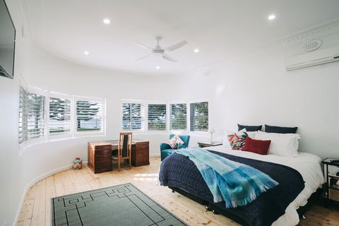 Deco Beach Luxury Apartments - New South Wales Tourism  5
