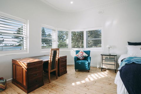 Deco Beach Luxury Apartments - New South Wales Tourism  6