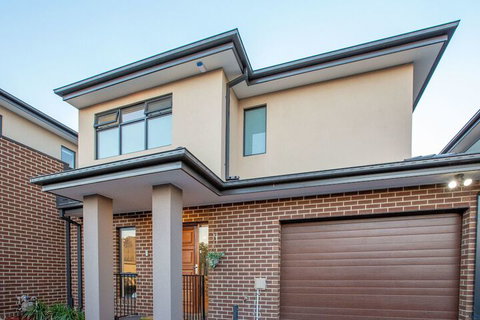 AUJOY 3 Bed Townhouse Burwood 3 - New South Wales Tourism  3