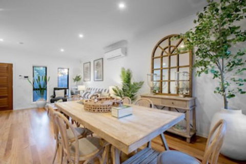 AUJOY 3 Bed Townhouse Burwood 3 - New South Wales Tourism  0