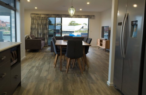 Ulverstone Waterfront Apartments - New South Wales Tourism  6