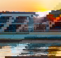 Ulverstone Waterfront Apartments - New South Wales Tourism 