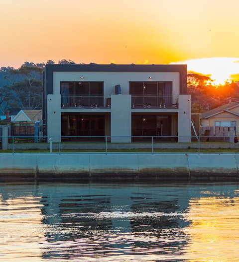 Ulverstone Waterfront Apartments - New South Wales Tourism  0
