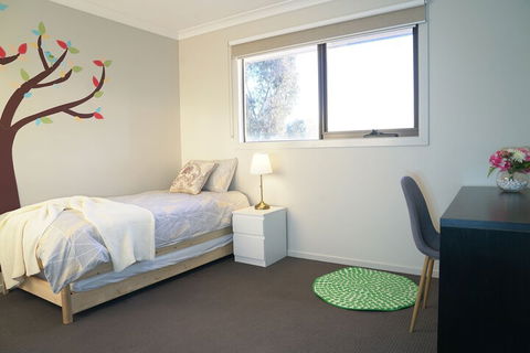 Cozy & Spacious House In Melbourne - New South Wales Tourism  6