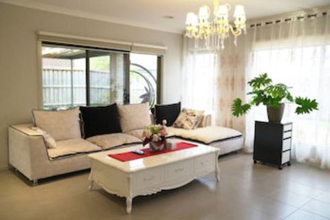 Cozy & Spacious House In Melbourne - New South Wales Tourism  0