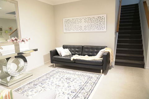 Cozy & Spacious House In Melbourne - New South Wales Tourism  7