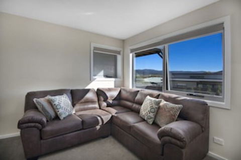 T-Bar On Twynam - New South Wales Tourism  0