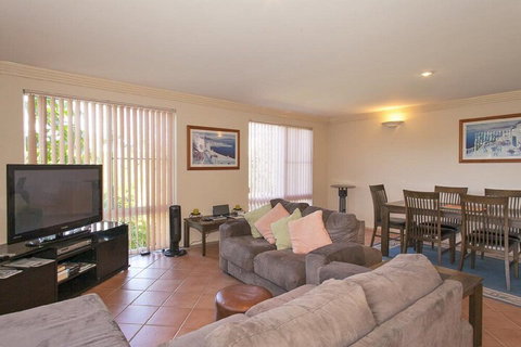 1 / 17 22nd Ave Sawtell NSW - New South Wales Tourism  5