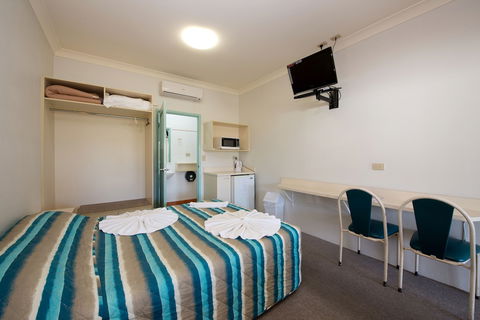 Lamington Hotel Motel - New South Wales Tourism  3