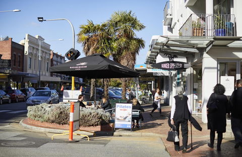 1 Bedroom Apt With Parking Stroll To Elwood Beach - New South Wales Tourism  0