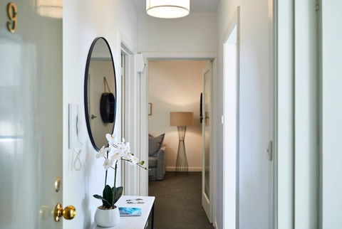 1 Bedroom Apt With Parking Stroll To Elwood Beach - New South Wales Tourism  6