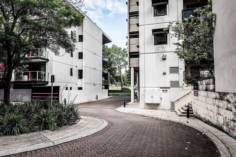 Two Bedroom Apt Next To Perth CBD With Parking. - New South Wales Tourism  0