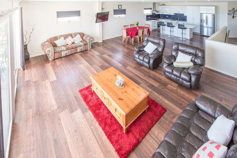 The Oasis 6 Turnberry Drive - New South Wales Tourism  6