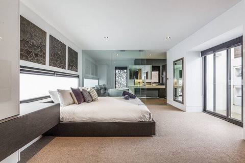 Luxury Designer Townhouse Parking - New South Wales Tourism  1