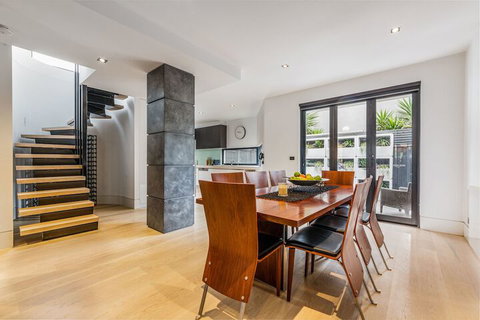Luxury Designer Townhouse Parking - New South Wales Tourism  5