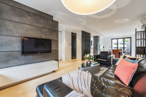 Luxury Designer Townhouse Parking - New South Wales Tourism  7