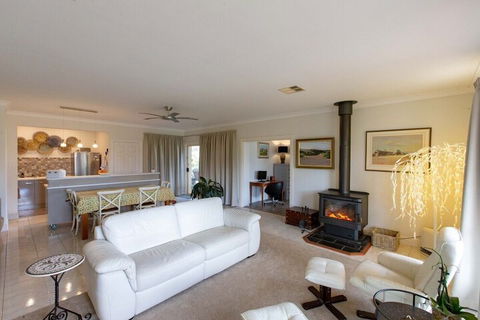Angaston House - New South Wales Tourism  4