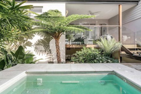 A PERFECT STAY - Clique 3 - New South Wales Tourism  0