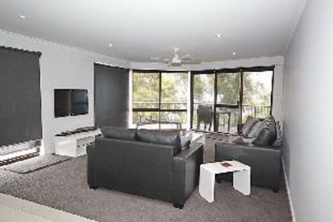 Skyline Unit 8 / 12 Thurlow Avenue - New South Wales Tourism  2