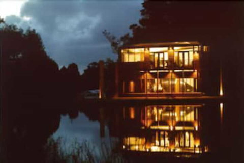 Bettenay Loft Spa Apartment & Lakeview Chalets - New South Wales Tourism  7