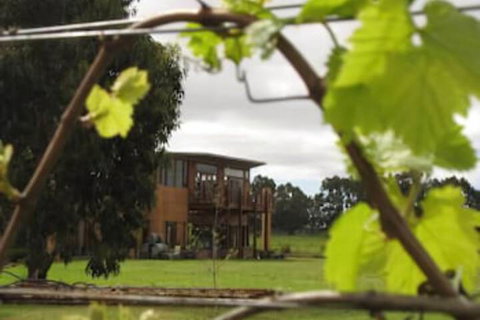 Bettenay Loft Spa Apartment & Lakeview Chalets - New South Wales Tourism  0