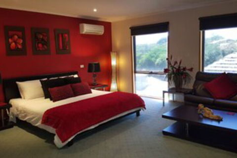 Venus Escapes Guesthouse - New South Wales Tourism  0